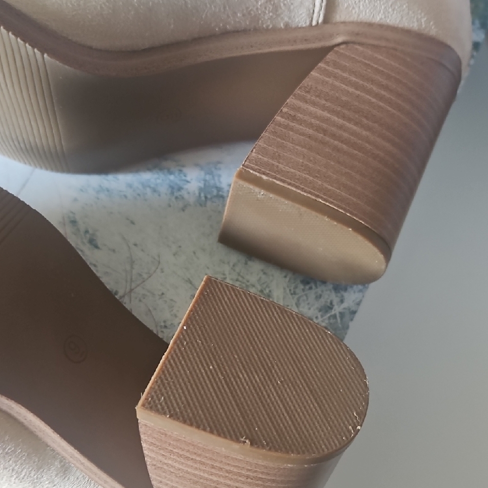 Kathyemi Women's Ankle Boots - Picture 6 of 6